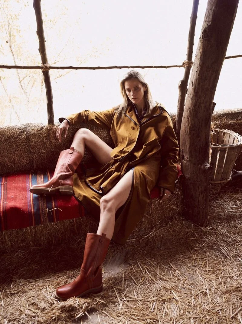 女性情報誌 Vogue Greece October 2021 Carmen Kass Carmen Kass Feels the Earth for Vogue Greece October 2021